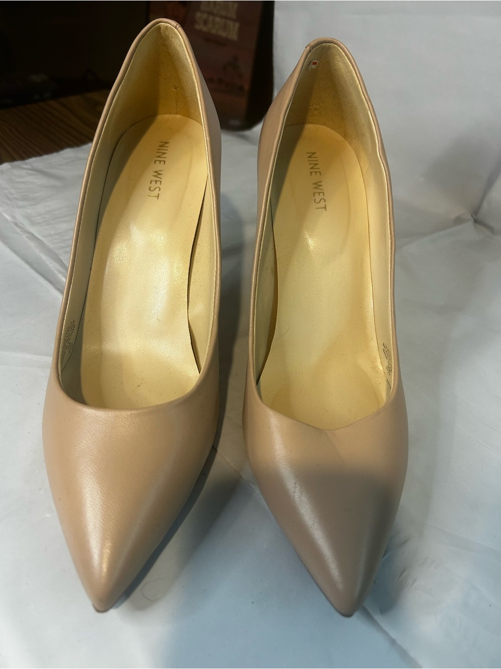 Nine West Cream Pumps Size 10 Genuine Leather - Picture 6 of 12